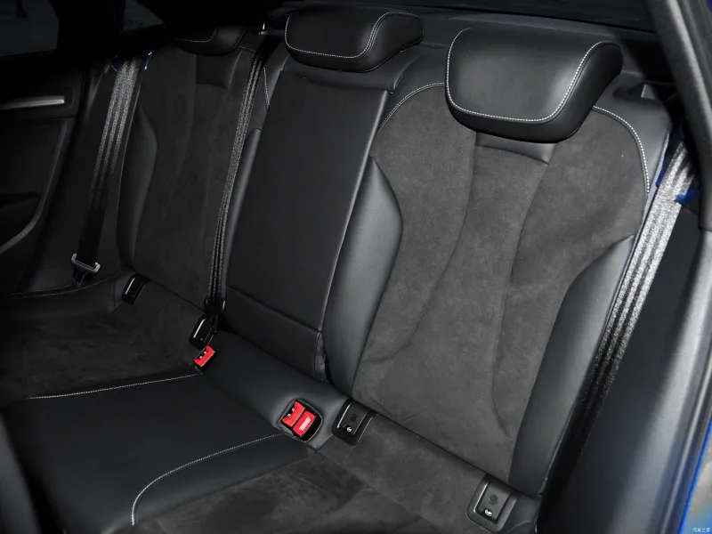 二手车:2.0T+四驱!4.87秒破百!选高配迈腾还是“四个圈”?