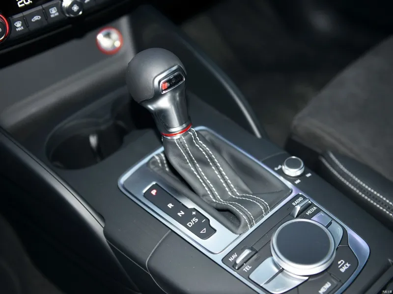 二手车:2.0T+四驱!4.87秒破百!选高配迈腾还是“四个圈”?